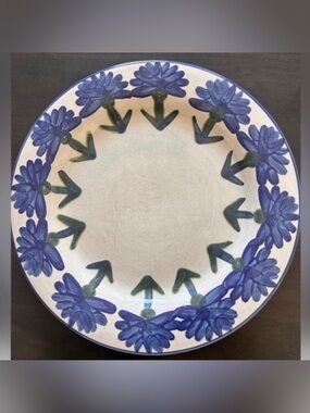 Louisville Stoneware Collection 
11” Dinner Plate , Batchelor Button $28